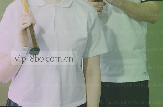 球员控球准备射门